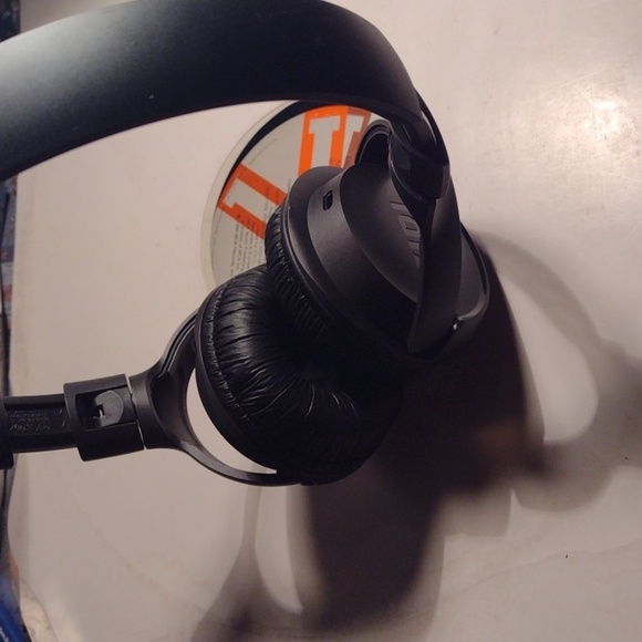 JBL  Tune Wireless Black Over-Ear Headphones NWOT - Picture 2 of 2